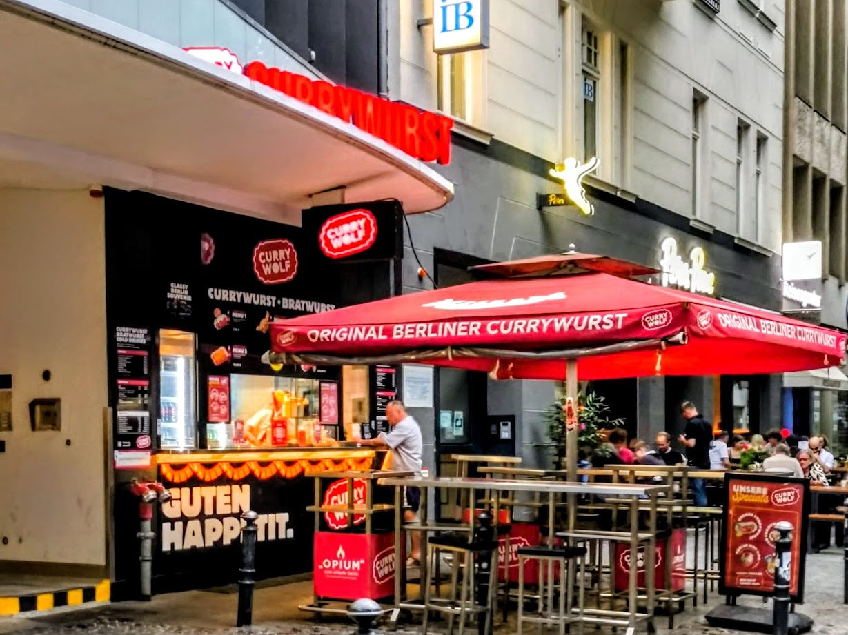 Curry Wolf Currywurst am Ku’damm in Berlin City West
