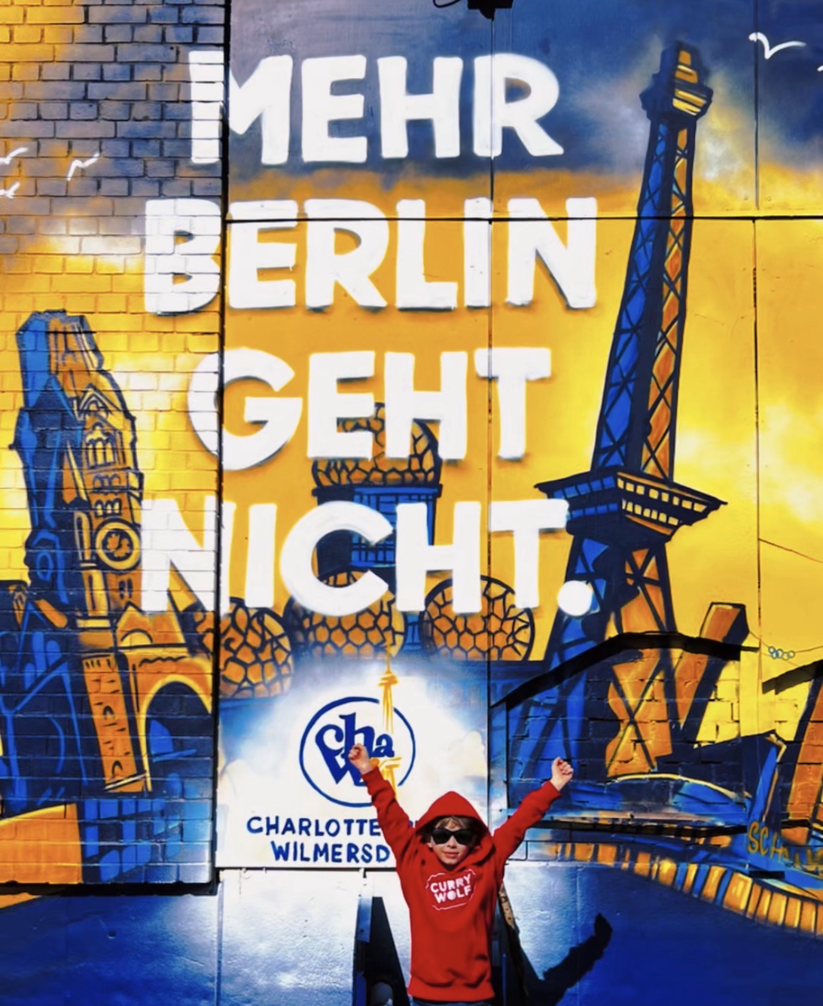 Curry Wolf Team serviert Original Berliner Currywurst in Berlin